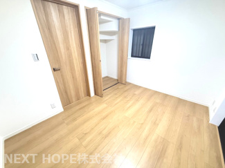 【洋室】 | 尼崎市食満５丁目中古戸建 | １階洋室6帖です♪各居室には収納スペースが設けられております！！室内を有効に使用していただけます！！