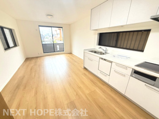 【居間・リビング】 | 尼崎市食満５丁目中古戸建 | ２階LDKは約13帖です♪バルコニーに面した明るく開放的な室内です！！ぜひ現地でご確認ください！お気軽にネクストホープ不動産販売までお問い合わせを！！