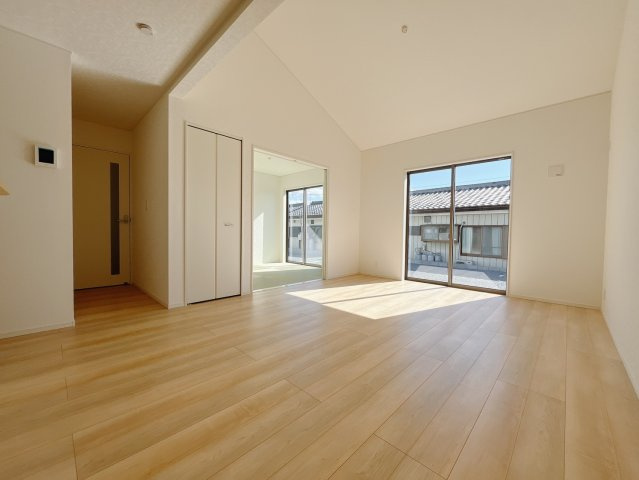 【新築戸建】美里町小茂田第２　の居間・リビング|■リビング（2号棟）｜毎日の家族とのご飯も大切に、充実できるようオシャレなダイニングキッチンをご用意しました♪より家族との絆も深まります＾＾