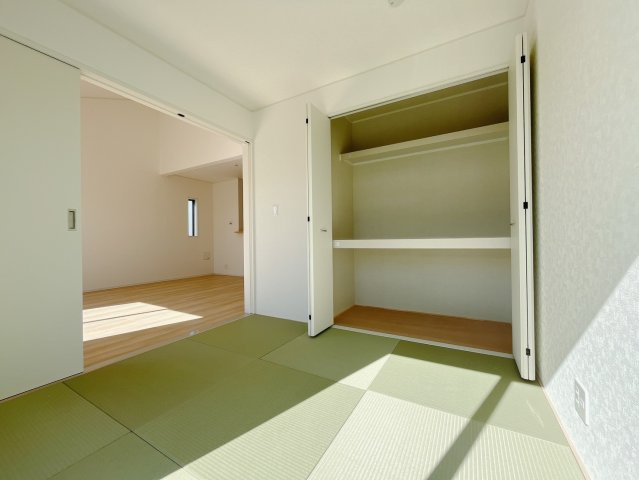 【新築戸建】美里町小茂田第２　の和室|■1階和室（2号棟）｜和室を書斎にしたり、冬にはコタツを敷いて家族みんなで年越しをするのもいいですね。家族みんなのお気に入りの空間になります♪