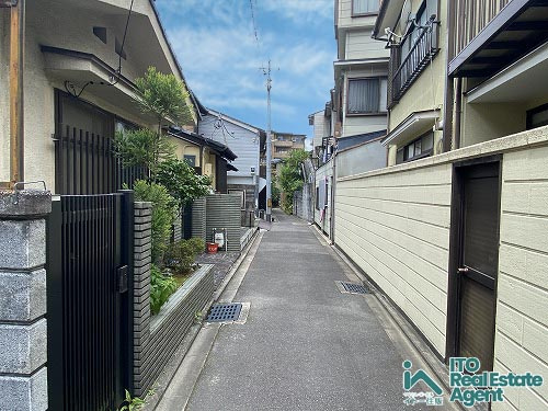 粟田口鳥居町 中古戸建の前面道路含む現地写真
