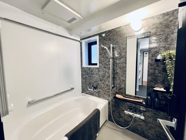 【浴室】 | ライオンズステーションプラザ大島 | 浴室乾燥機付き
小窓付き