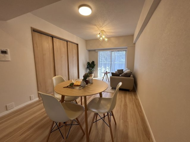 【居間・リビング】フローレンス海田月見町 