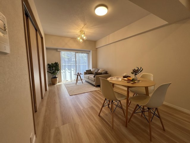 【居間・リビング】フローレンス海田月見町 