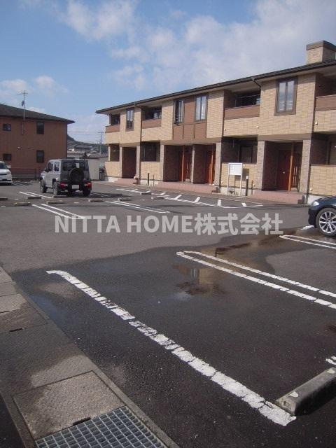 ラフレシールの駐車場|敷地内に駐車場も完備♪