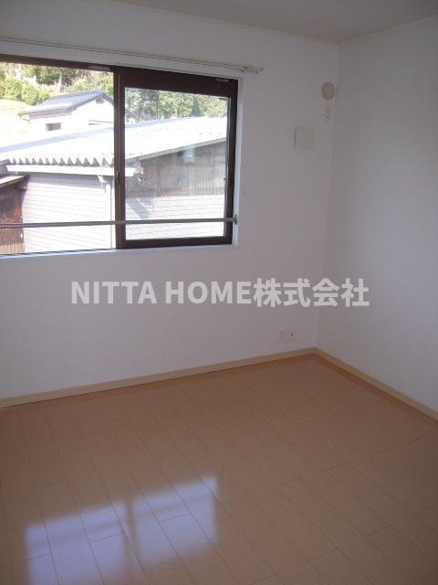 ラフレシールの内装|６帖の洋室が３部屋あり全部屋フローリングです◇