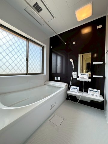 ーリヴィエールソフィア徳力ー4LDKー【小倉南区　中古マンション】の浴室|浴室には窓もあり換気できます♪　　【小倉南区　中古マンション】