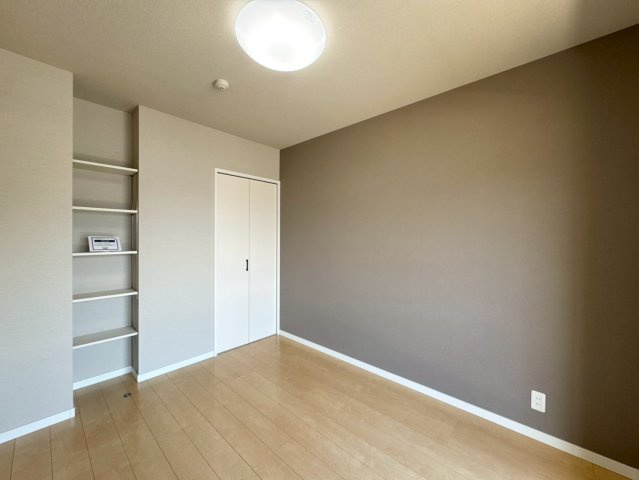 ーリヴィエールソフィア徳力ー4LDKー【小倉南区　中古マンション】の洋室|リビング横の5帖洋室はクローゼット完備♪　【小倉南区　中古マンション】