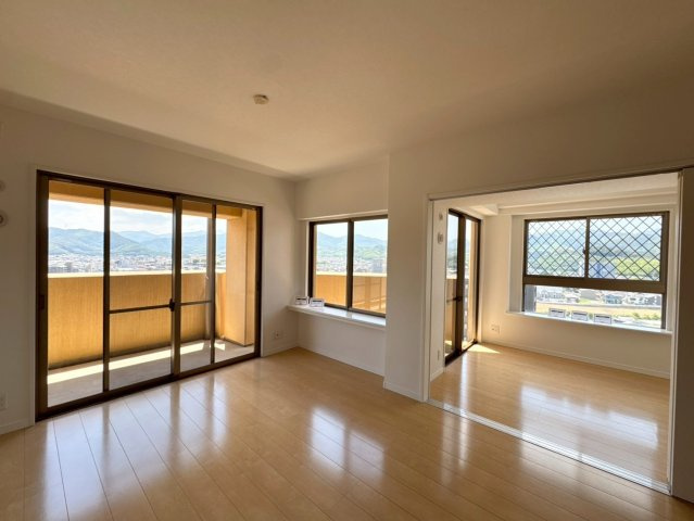 ーリヴィエールソフィア徳力ー4LDKー【小倉南区　中古マンション】の居間・リビング|明るく開放的なリビングダイニング♪　【小倉南区　中古マンション】