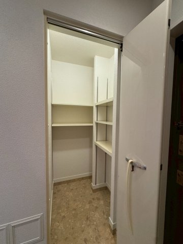 ーリヴィエールソフィア徳力ー4LDKー【小倉南区　中古マンション】の収納|見せない収納で玄関の印象をワンランクアップ♪　【小倉南区　中古マンション】