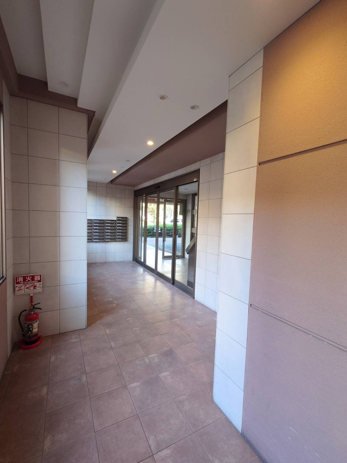 ーリヴィエールソフィア徳力ー4LDKー【小倉南区　中古マンション】のエントランス|スッキリとしたマンションのエントランス♪　　【小倉南区　中古マンション】