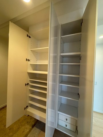 ーリヴィエールソフィア徳力ー4LDKー【小倉南区　中古マンション】の収納|収納豊富な玄関ホール♪玄関がスッキリ片付きます♪　　【小倉南区　中古マンション】