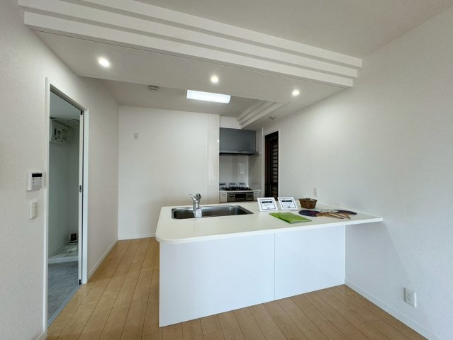 ーリヴィエールソフィア徳力ー4LDKー【小倉南区　中古マンション】のキッチン|家族を見守れるオープンキッチンで会話も弾みますね♪　【小倉南区　中古マンション】