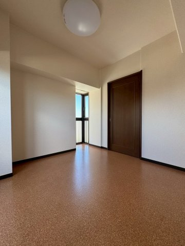 ライオンズマンション三木町の洋室