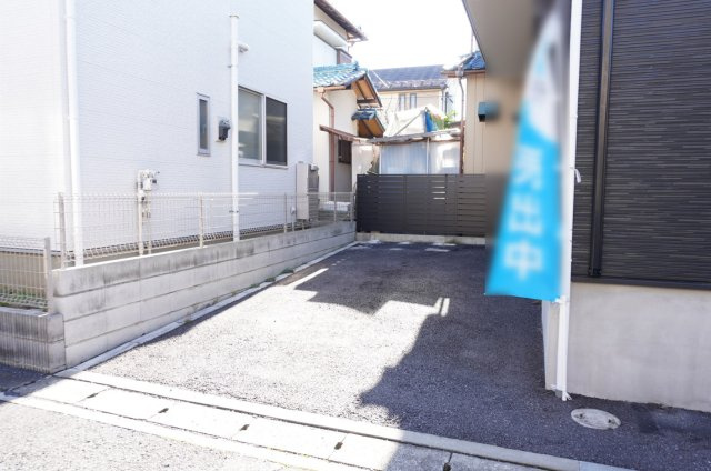 越谷市大字大泊 中古戸建の駐車場