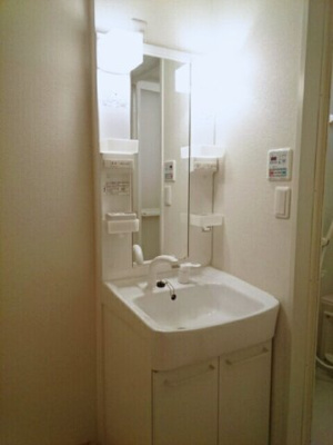 【洗面所】 | クレメント岡山 | 明るい洗面所です