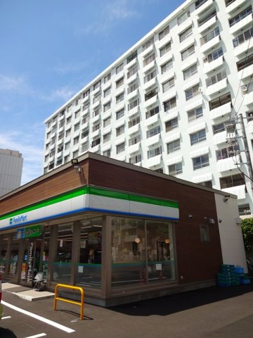 グランドール68のその他|ファミリーマート　徒歩２分