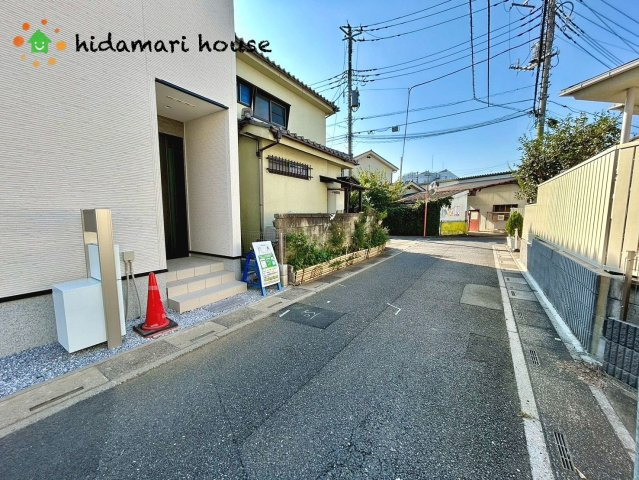 西区三橋第1期　新築戸建　リナージュ01の前面道路含む現地写真