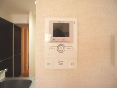 【セキュリティ】 | リェス ソーンツェＢ | 訪問者の確認ができるTVドアホン付きです♪