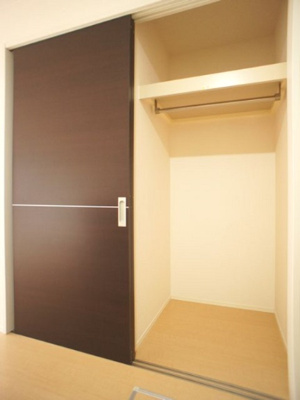 【収納】 | リェス ソーンツェＢ | 充実収納付きの南側洋間です♪