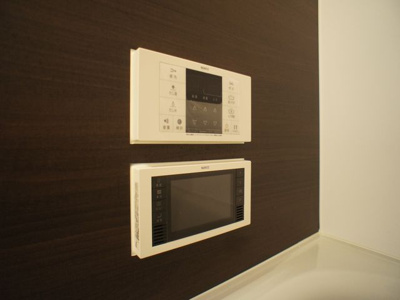 【設備】 | リェス ソーンツェＢ | 浴室TVがあります！