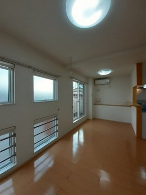 【居間・リビング】 | ヴィラ・イースト