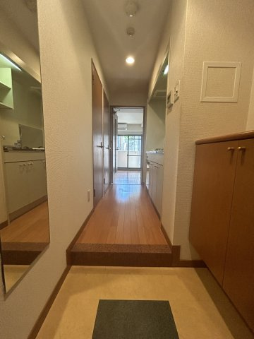 プレサンス新神戸の玄関