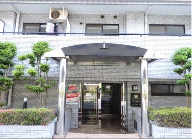 フジマンション末広のエントランス