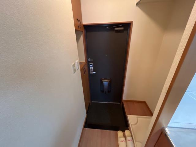 シャルマン・中島の玄関|右手側にもちょっとしたスペースがあります