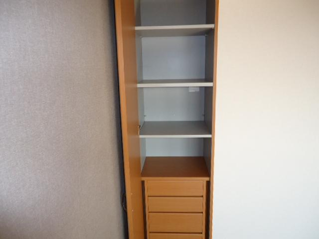 アベニール細江の収納|リビングの棚付収納