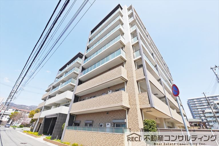 プレサンスロジェ東灘青木の外観