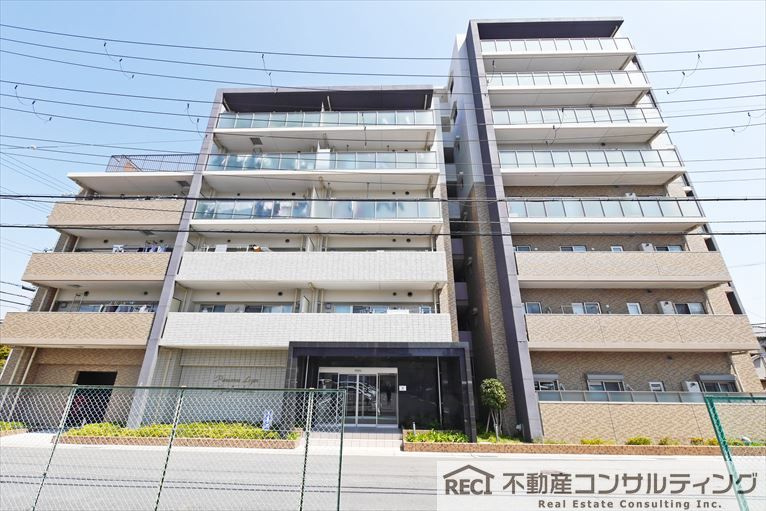 プレサンスロジェ東灘青木の外観