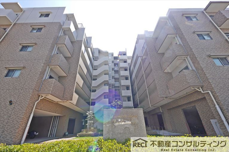 プレサンスロジェ東灘青木の外観