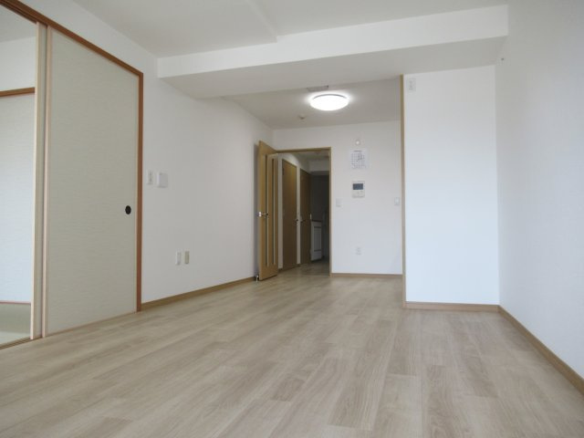 HAT神戸・脇の浜１ＬＤＫ（高層棟）の居間・リビング|こちらの居間で趣味の時間をお楽しみください