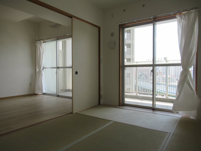 HAT神戸・脇の浜１ＬＤＫ（高層棟）の和室|畳の上でゆっくりとくつろげる和室です