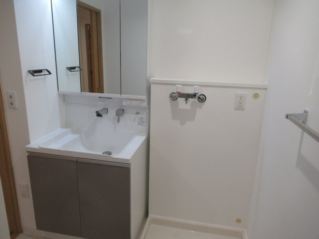 HAT神戸・脇の浜１ＬＤＫ（高層棟）の洗面所|ゆったりとスペースのある洗面所