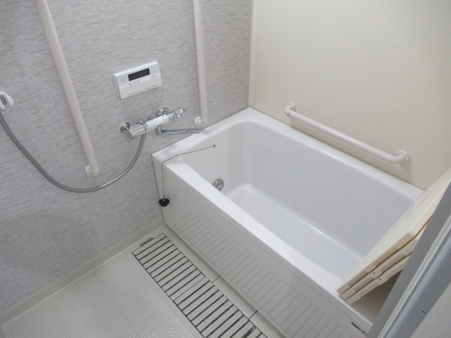 HAT神戸・脇の浜１ＬＤＫ（高層棟）の浴室|コンパクトで使いやすいお風呂です