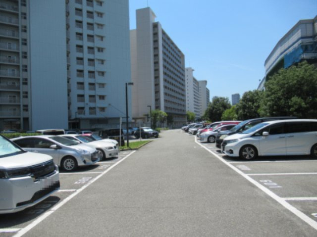 HAT神戸・脇の浜１ＬＤＫ（高層棟）の駐車場|車をお持ちの方に嬉しい駐車場付きの物件です