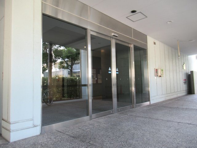 HAT神戸・脇の浜１ＬＤＫ（高層棟）のエントランス|落ち着いたエントランスです