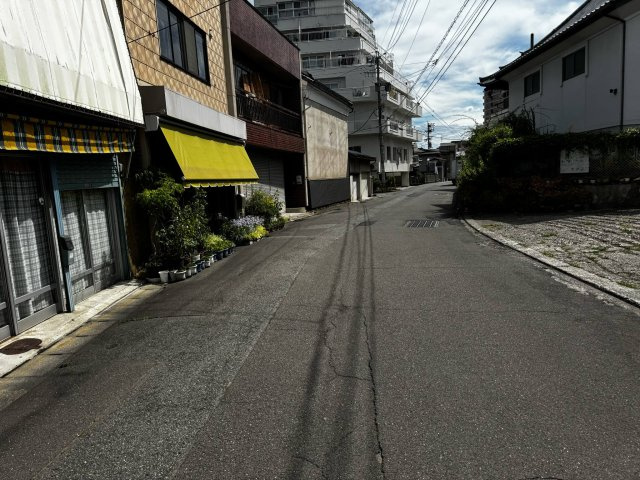 長野市鶴賀　土地の前面道路含む現地写真