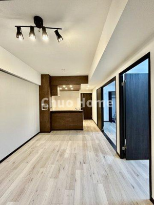 【居間・リビング】 | コスモ北綾瀬クイーンズテラス | 【居間・リビング】「ＬＤＫは家族団らんをデザイン」広いＬＤＫでは家族が集まり一緒の時間を過ごせる工夫がされております。何気ない一日の当たり前のひとコマがいつか一生の宝物になります