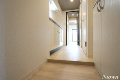 【玄関】 | セントフィオーレ新栄 | 収納もある玄関です