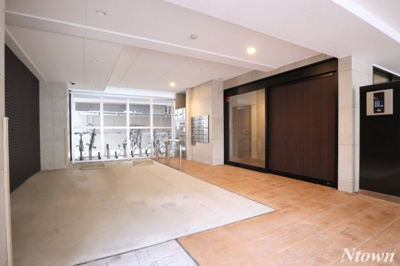 【駐車場】 | セントフィオーレ新栄 | 駐車場があるので、車を買う予定の方も安心です