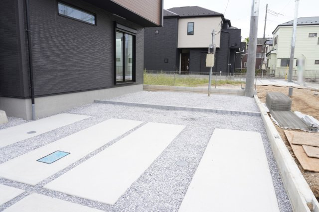越谷市弥栄町2丁目 新築分譲住宅 全3棟 1号棟の駐車場