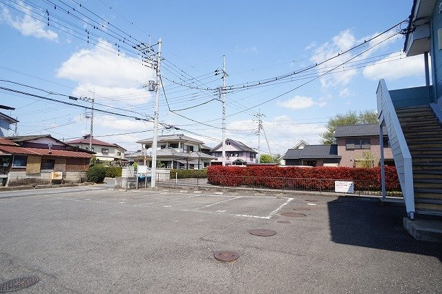 カーサ八幡林の駐車場