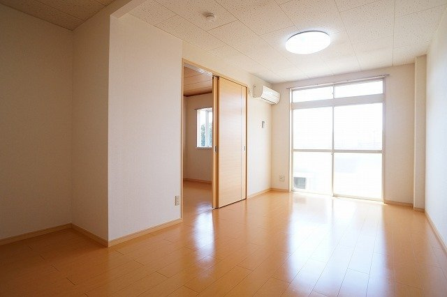 カーサ八幡林の居間・リビング