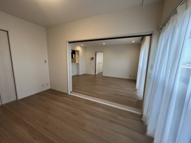 ライオンズマンション中央林間第７の洋室|洋室３からリビング