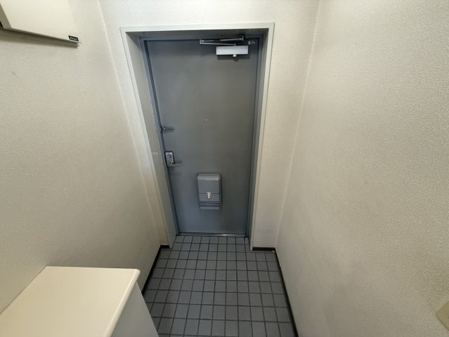 メゾンアルマの玄関