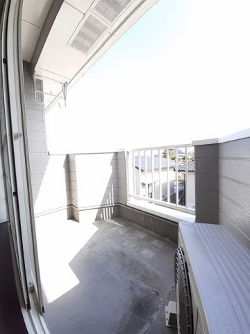 サンハイツのバルコニー|外からの目が気にならないバルコニーで洗濯物が干せます