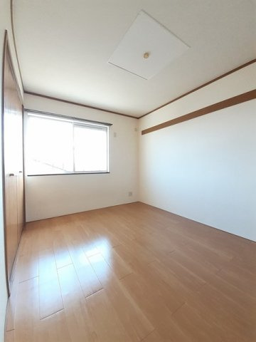 サンハイツの内装|明るい色調の室内です